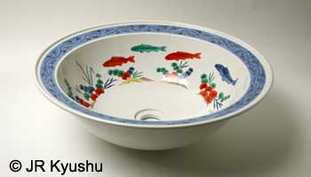 Imari ware pottery for wash basin used in a Seven Stars suite