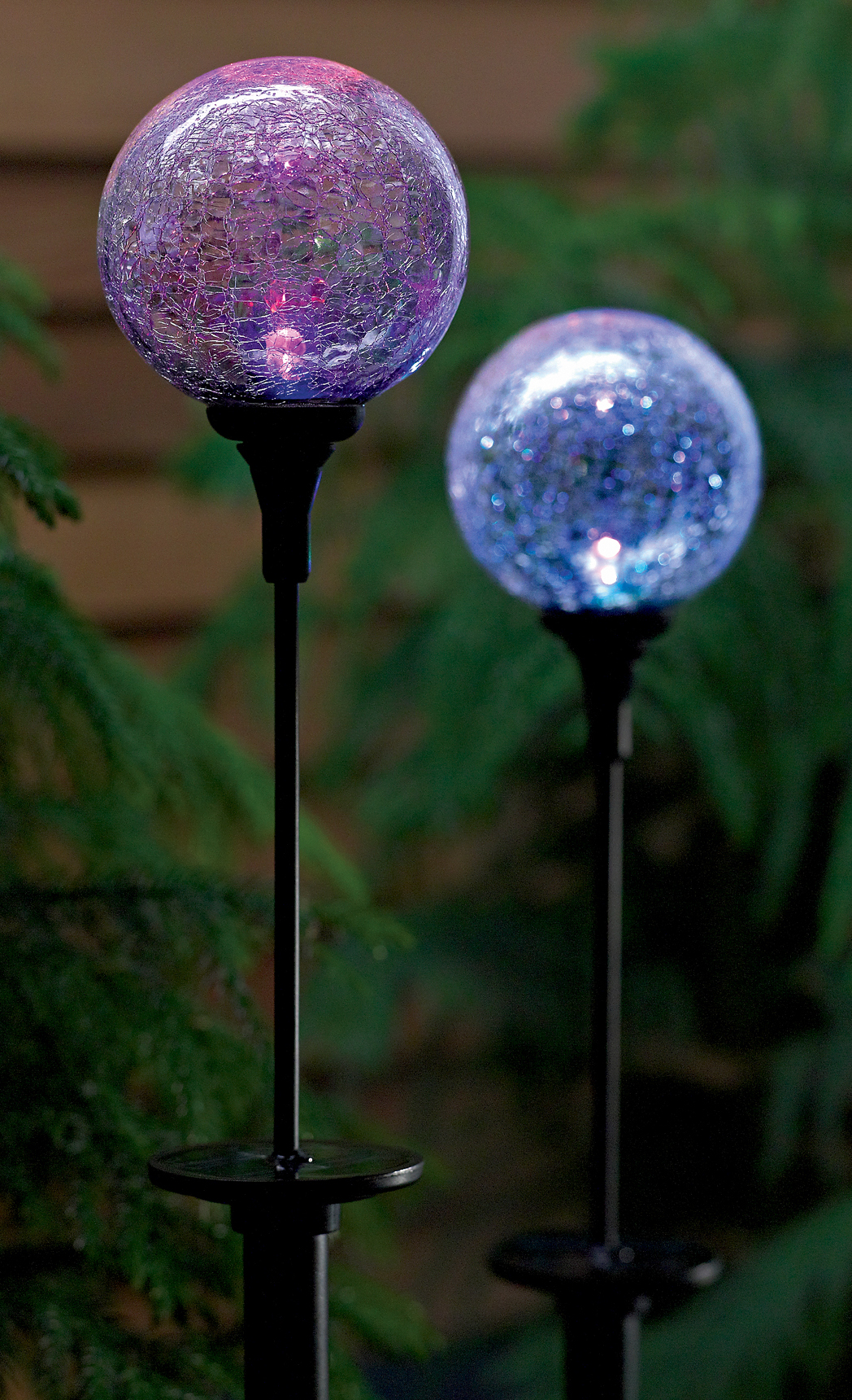 Solar northern light spheres add pizzazz to the landscape (www.gardeners.com).