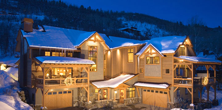 The Bear Grande Chalet is situated two minutes from the ski lift.