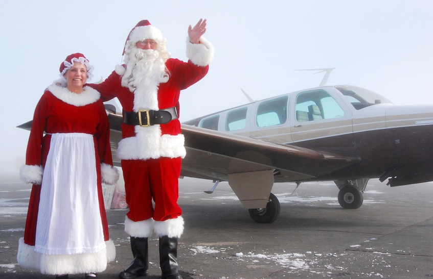 Santa and Mrs. Claus arrive in Cedar City, December 2012