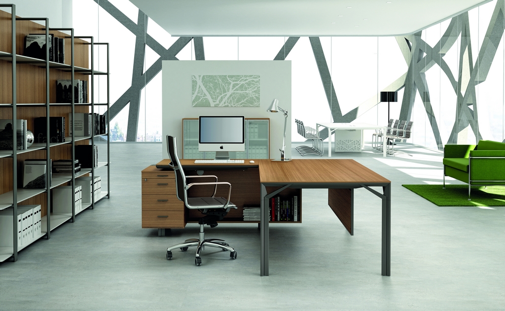 Motiva Office: Executive Desk