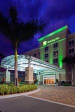 Fort Myers Airport Parking Coupons Are No Longer Needed To Save On   GI 89891 Hoteloutsidenight 