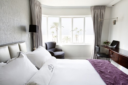 Deluxe ocean view room at Hotel Shangri-la