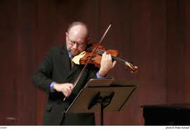 Samuel Rhodes on viola.