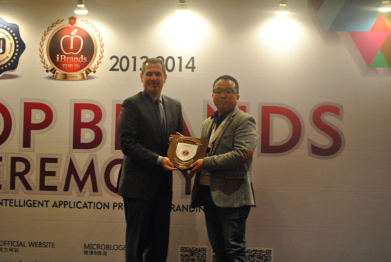 iBrands Award presented to Bernard Kim, CEO