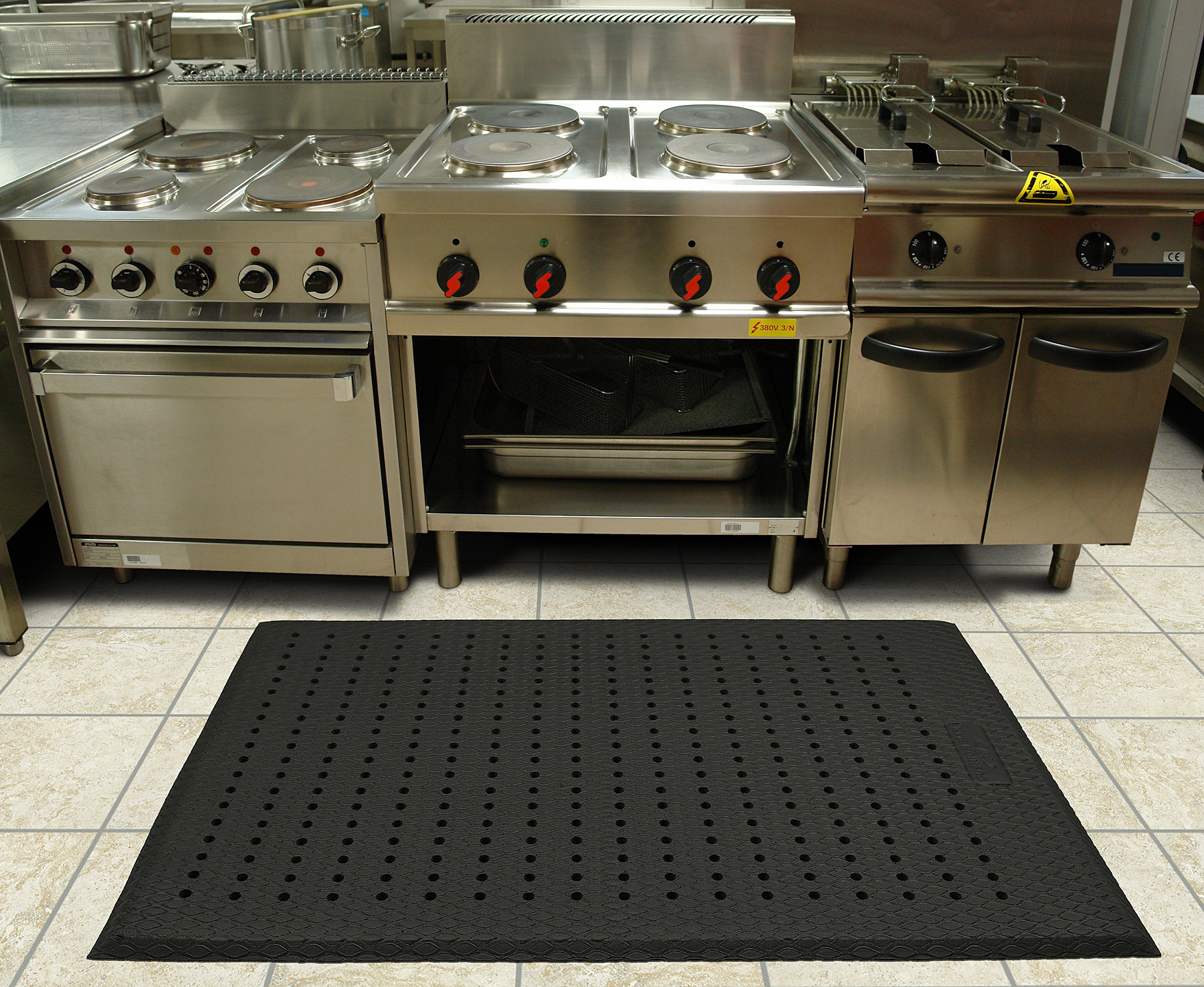 Cushion Max mats are designed for dry or wet environments, including a variety of industrial and commercial kitchen applications