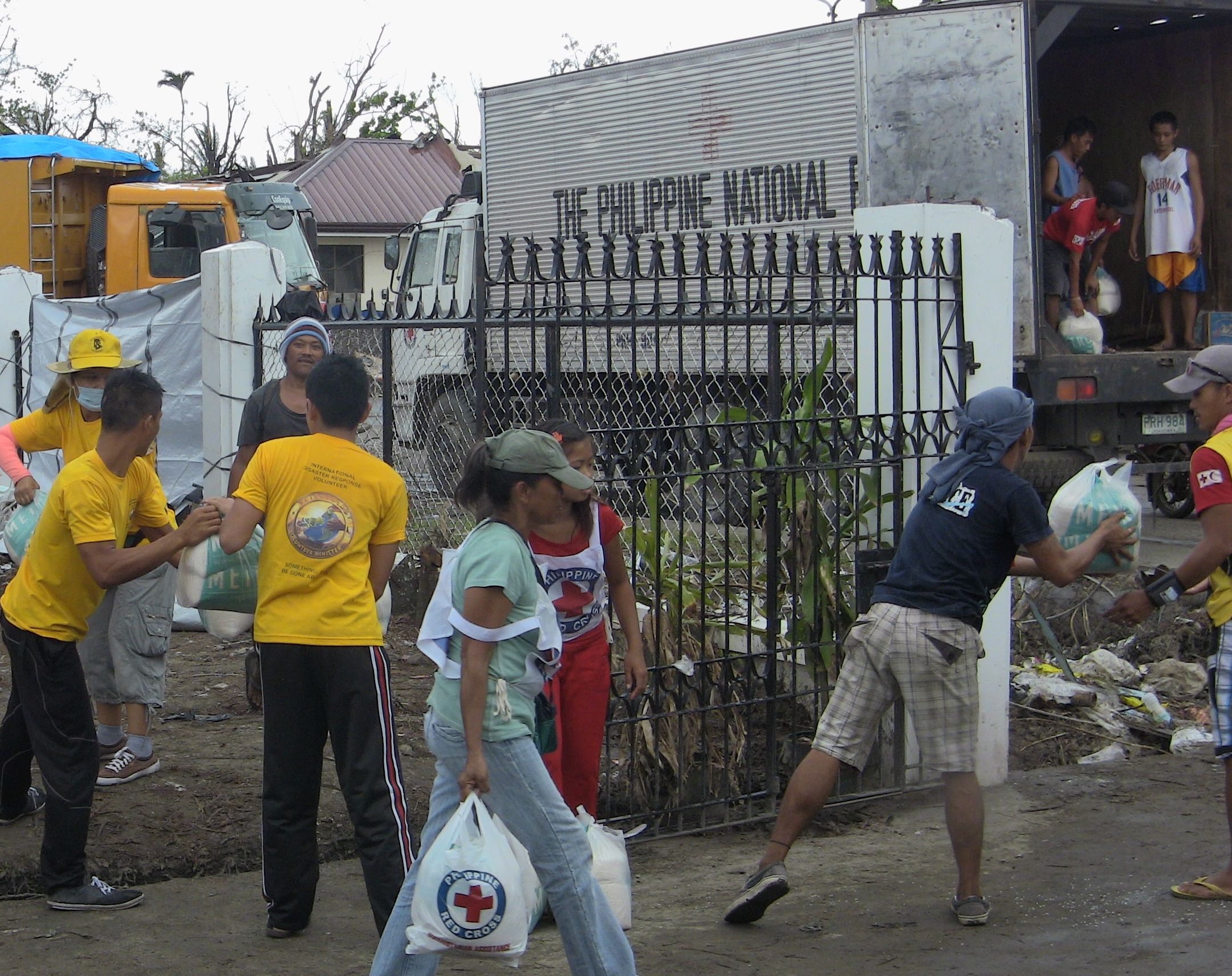 Scientology Volunteer Ministers distribute food and other emergency supplies in Tacloban in the Philippines.