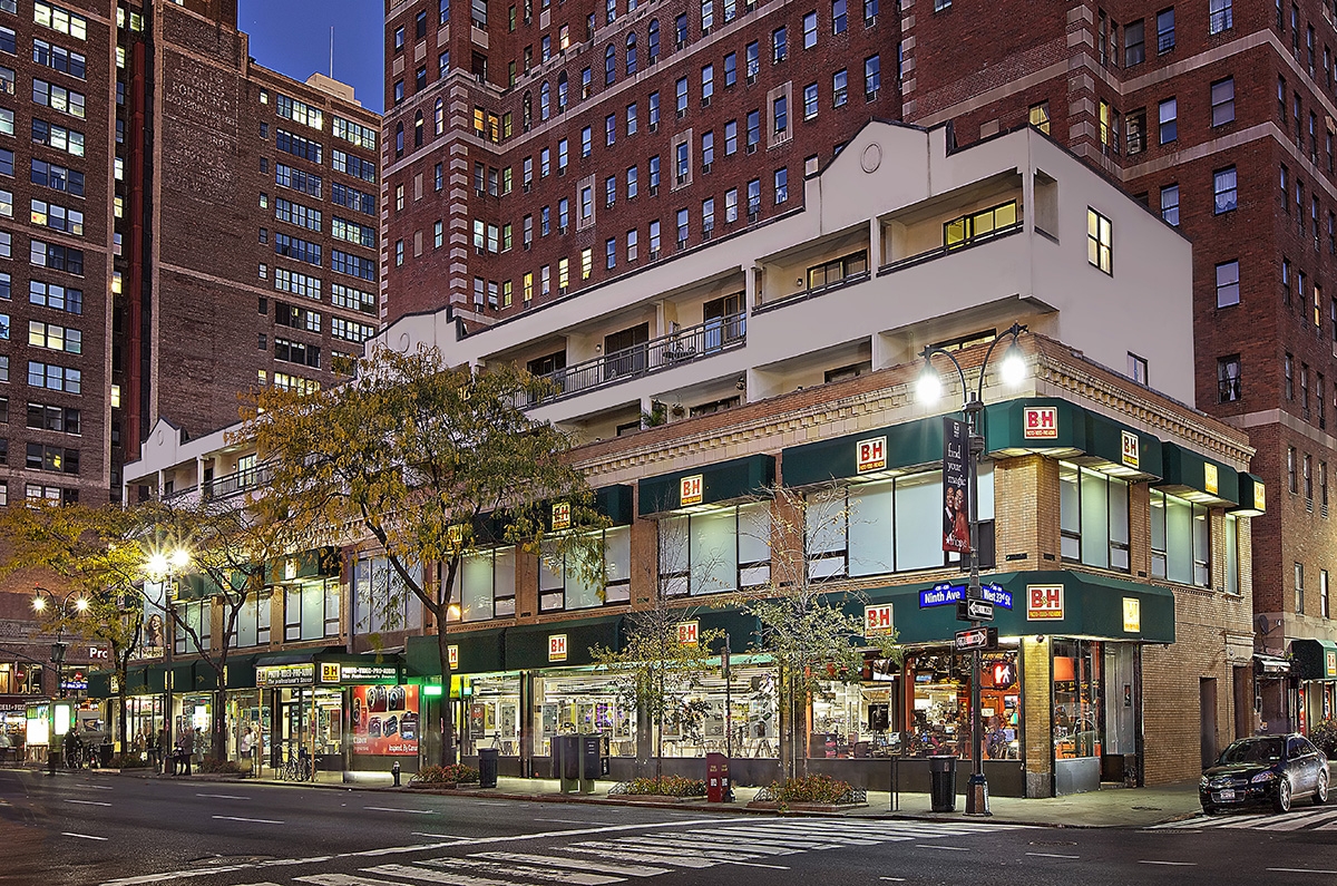 When in New York, take a tour of the B&H Photography SuperStore located at 420 9th Ave.