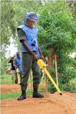 A Malian security forces worker during practical training in the use of a Schonstedt locator.