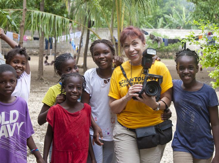 In 2010, Gracia Bennish was part of the Scientology Volunteer Ministers Haiti Disaster Response Team.