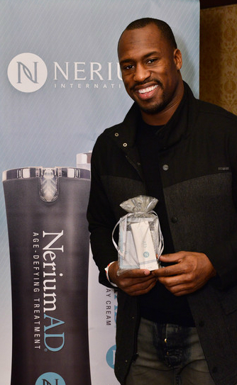 NFL 49'ers Vernon Davis at Secret Room Events Red Carpet Style Lounge honoring the 86th Academy Awards nominees