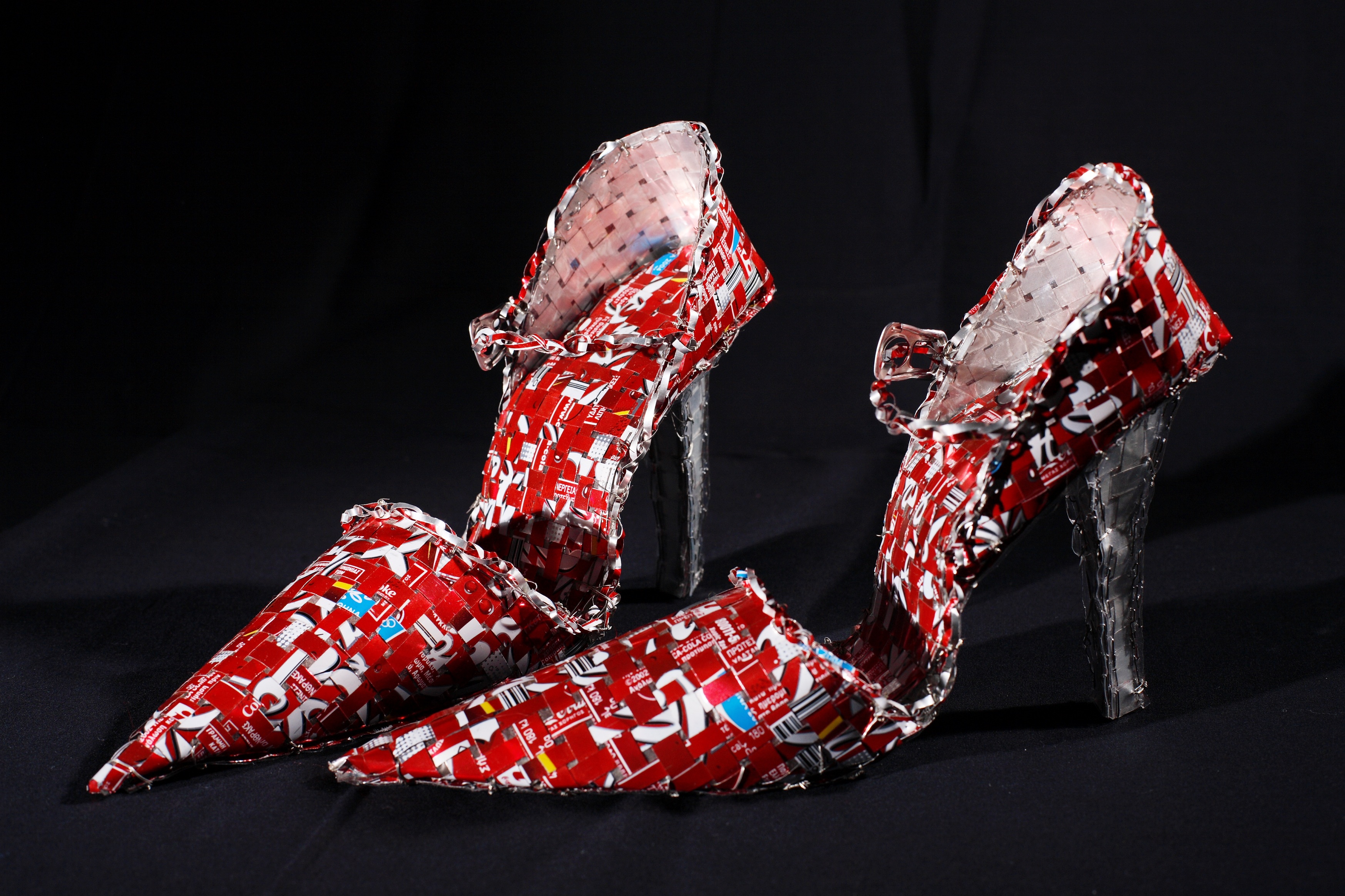 Pumps inspired by Maria Callas made of aluminum