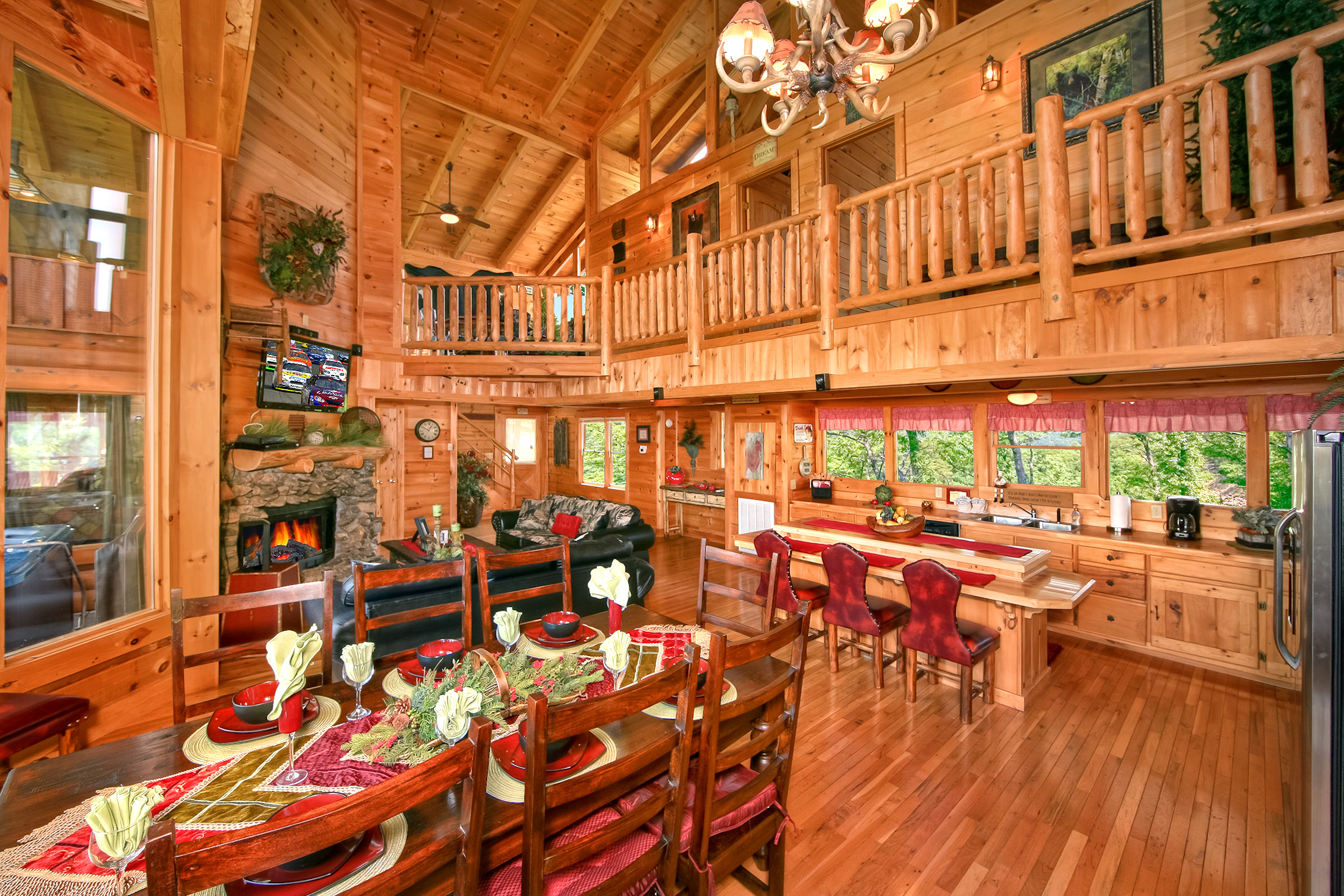 American Mountain Rentals' cabin inventory features full kitchens and spacious living rooms for a comfortable vacation stay.