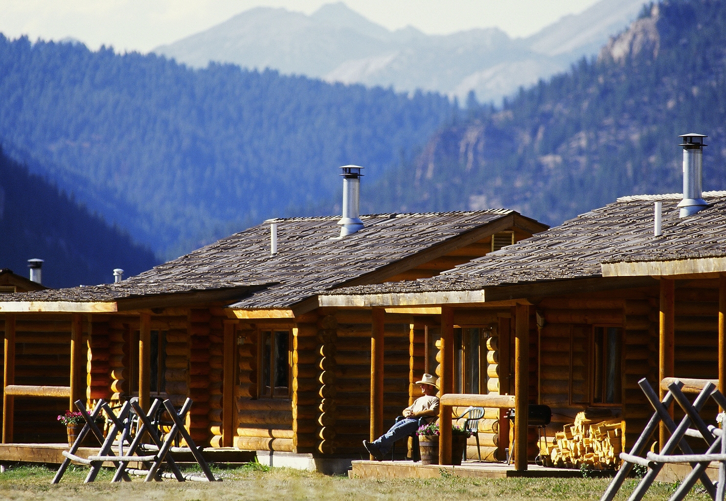 320 Guest Ranch riverside cabins