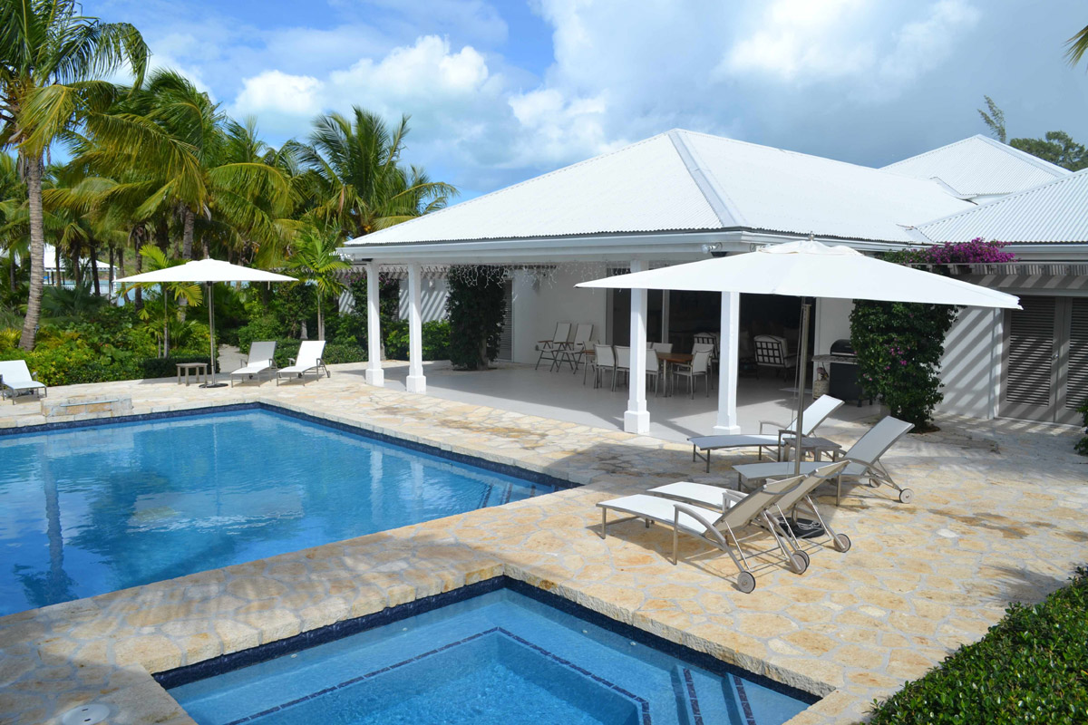 Palm Point villa's swimming pool and jacuzzi