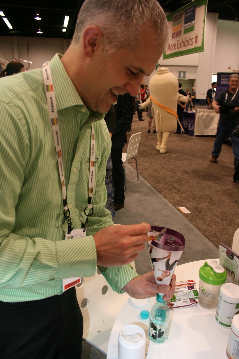 Activz President Dave Christensen preparing samples of Activz at Expo West.