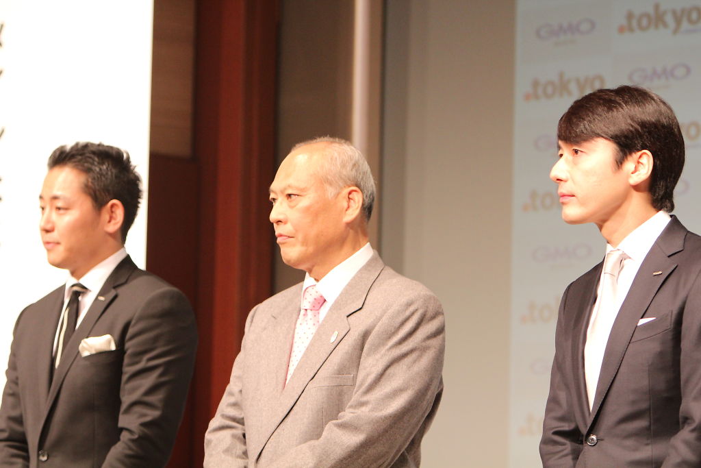 (From L-R) GMO Registry CEO, Hiro Tsukahara, Governor of Tokyo, Yoichi Masuzoe, and GMO Internet Group Founder & CEO Masatoshi Kumagai answer media questions about .tokyo.