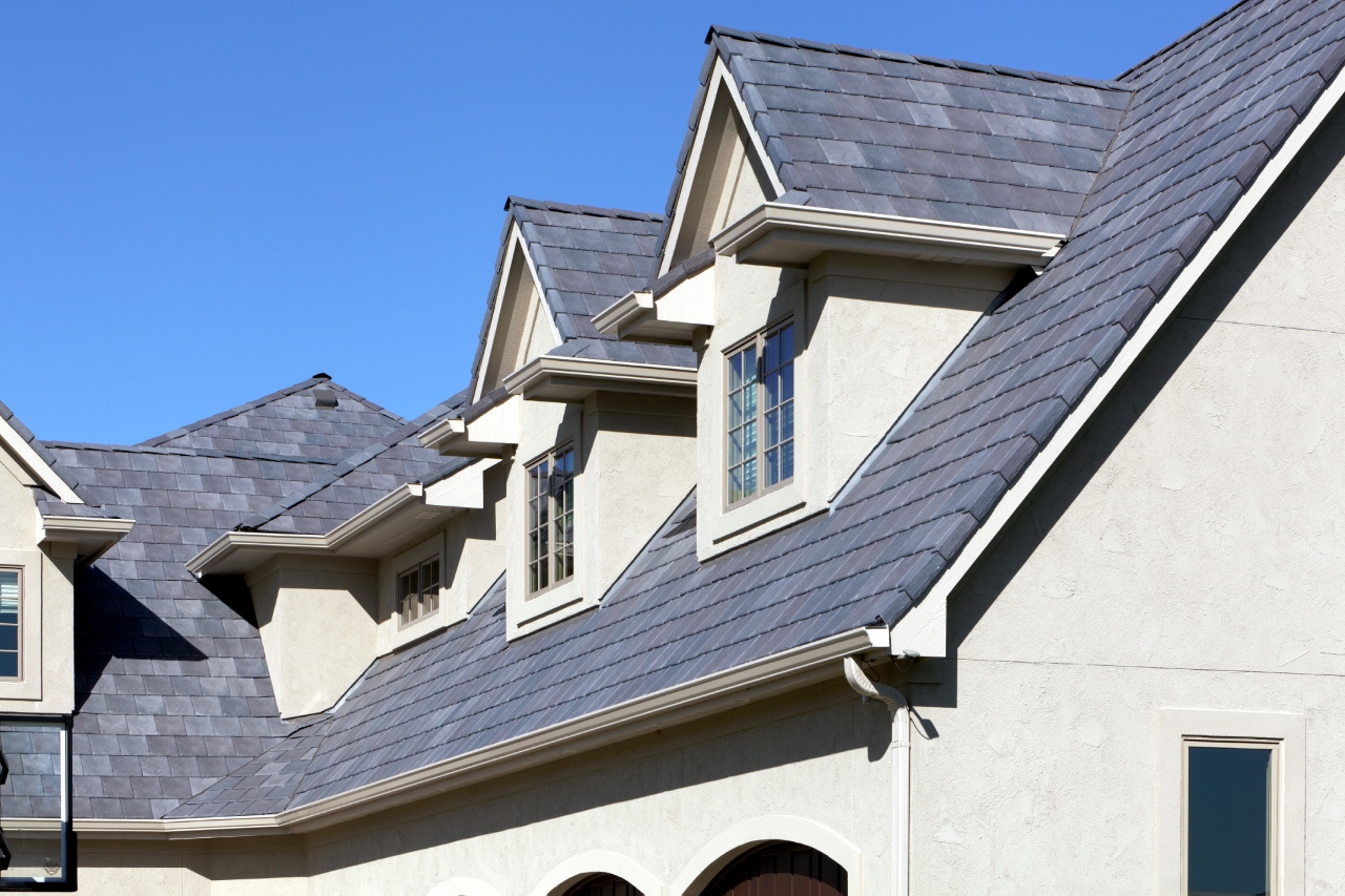 DaVinci Roofscapes polymer roofing tile on Omaha home.
