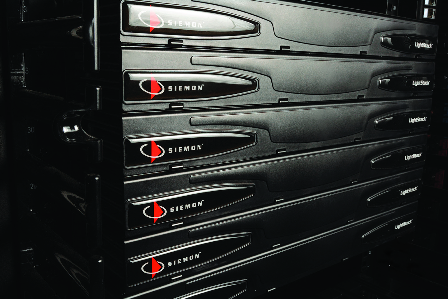 Siemon’s Ultra High Density LightStack™ Brings Data Center Fiber Connectivity to a Higher Standard