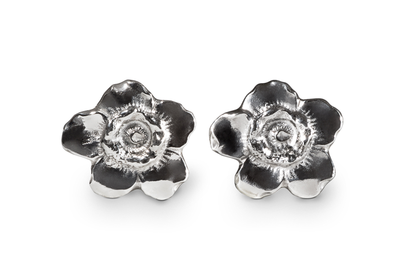 The Sweet Anemone Earrings will charm mom today and forever.
