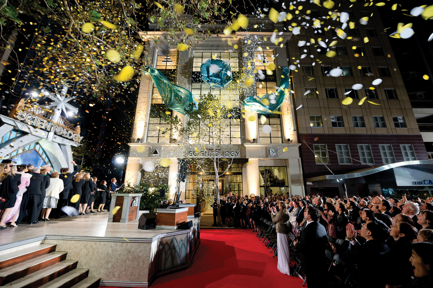 Mr. David Miscavige, Chairman of the Board Religious Technology Center, led the dedication. A Castlereagh Street filled with Scientologists from across the region greeted Mr. Miscavige.