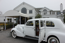 Bellport County Club, Host To Party 105.1's Hitched On The House