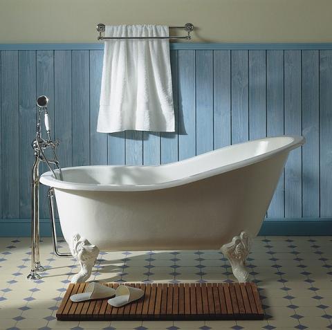 herbeau 0706 charleston 5.5 foot cast iron clawfoot soaking tub with center drain