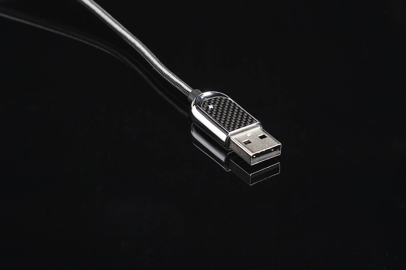 monCarbone Cobra USB Cable (2)