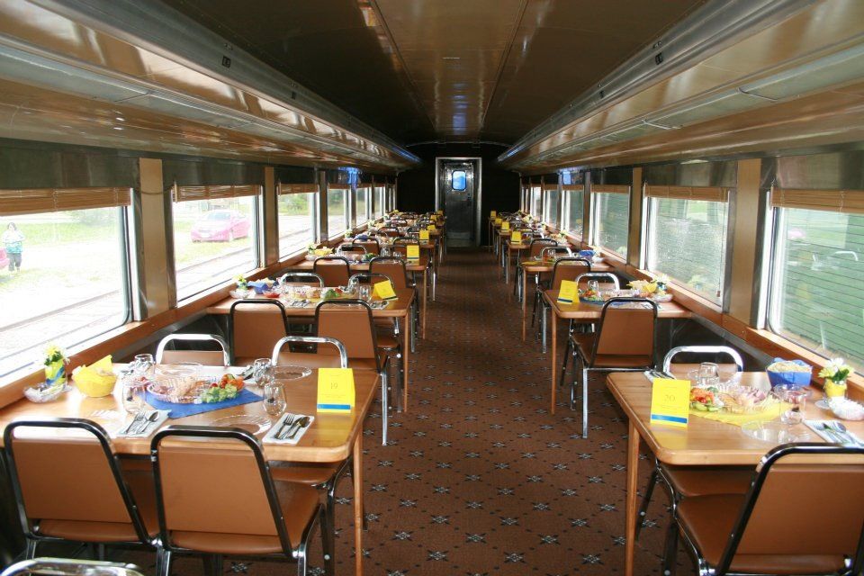 Similar events in Grant County include the “Valentine Express Dinner Train”, a romantic Valentine-themed dinner train, and the “Autumn Splendor Dinner Train”, offering splendid views of fall foliage.