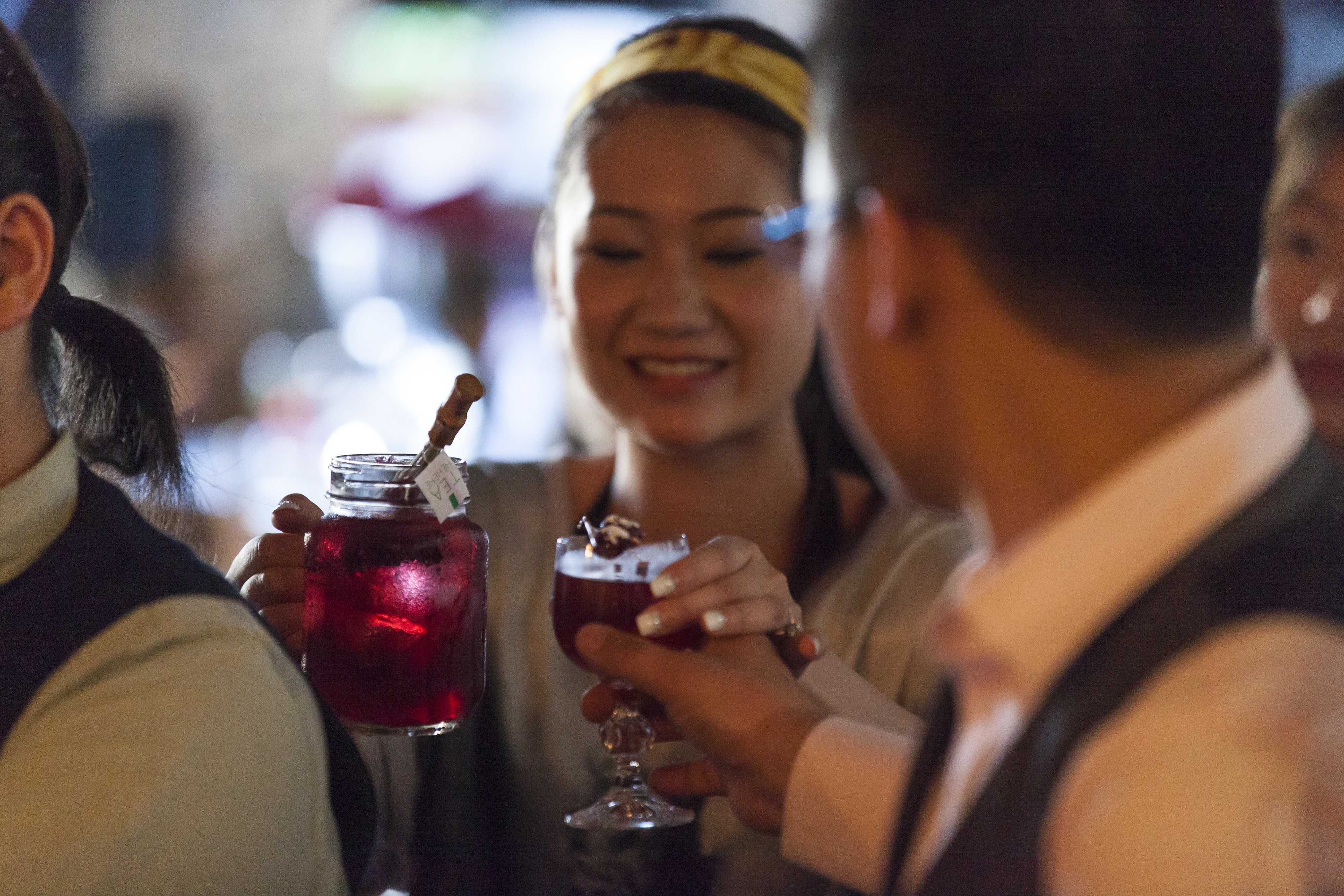 Shangai's bartending community learns about the cranberry's versatility