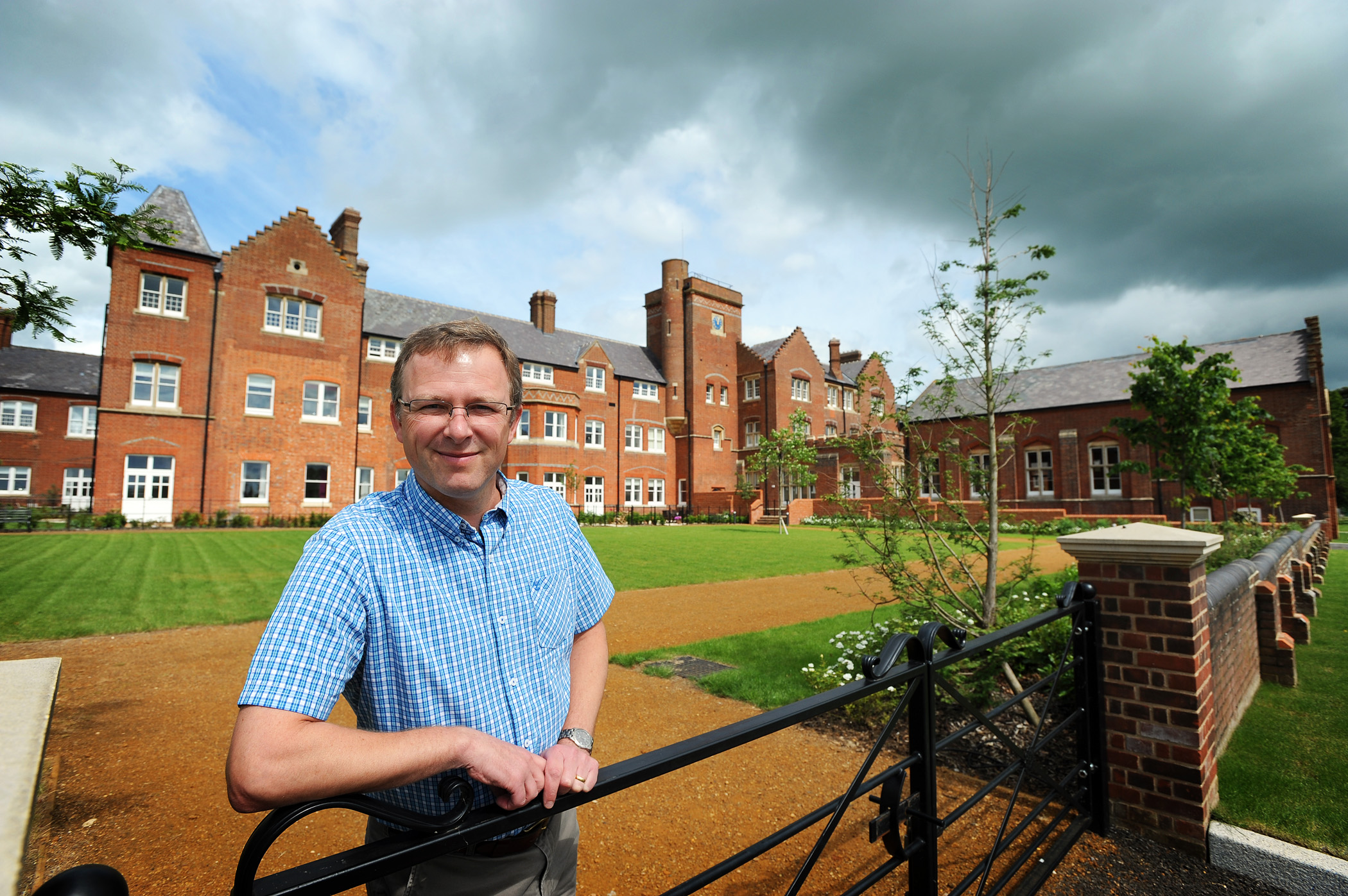 Chris Brotherton, Thomas Homes in front of Fair Mile, Cholsey Meadows