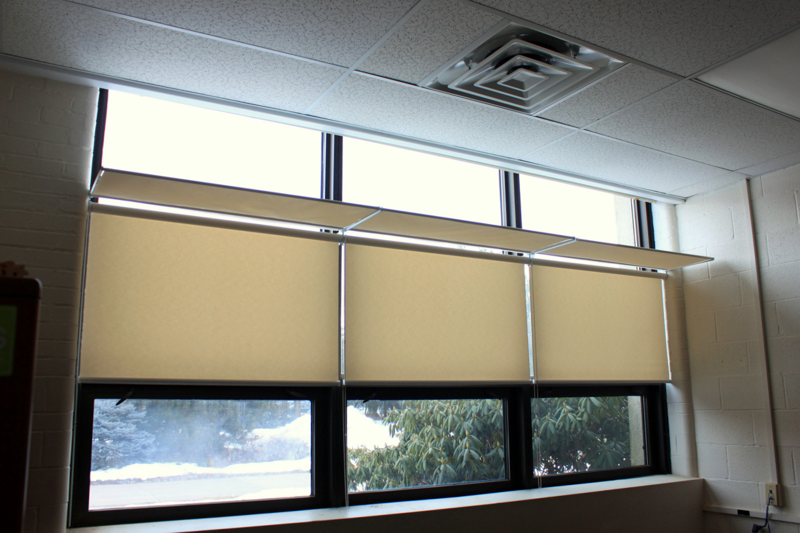 The S Series Dayliter Shade delivers glare-free daylight