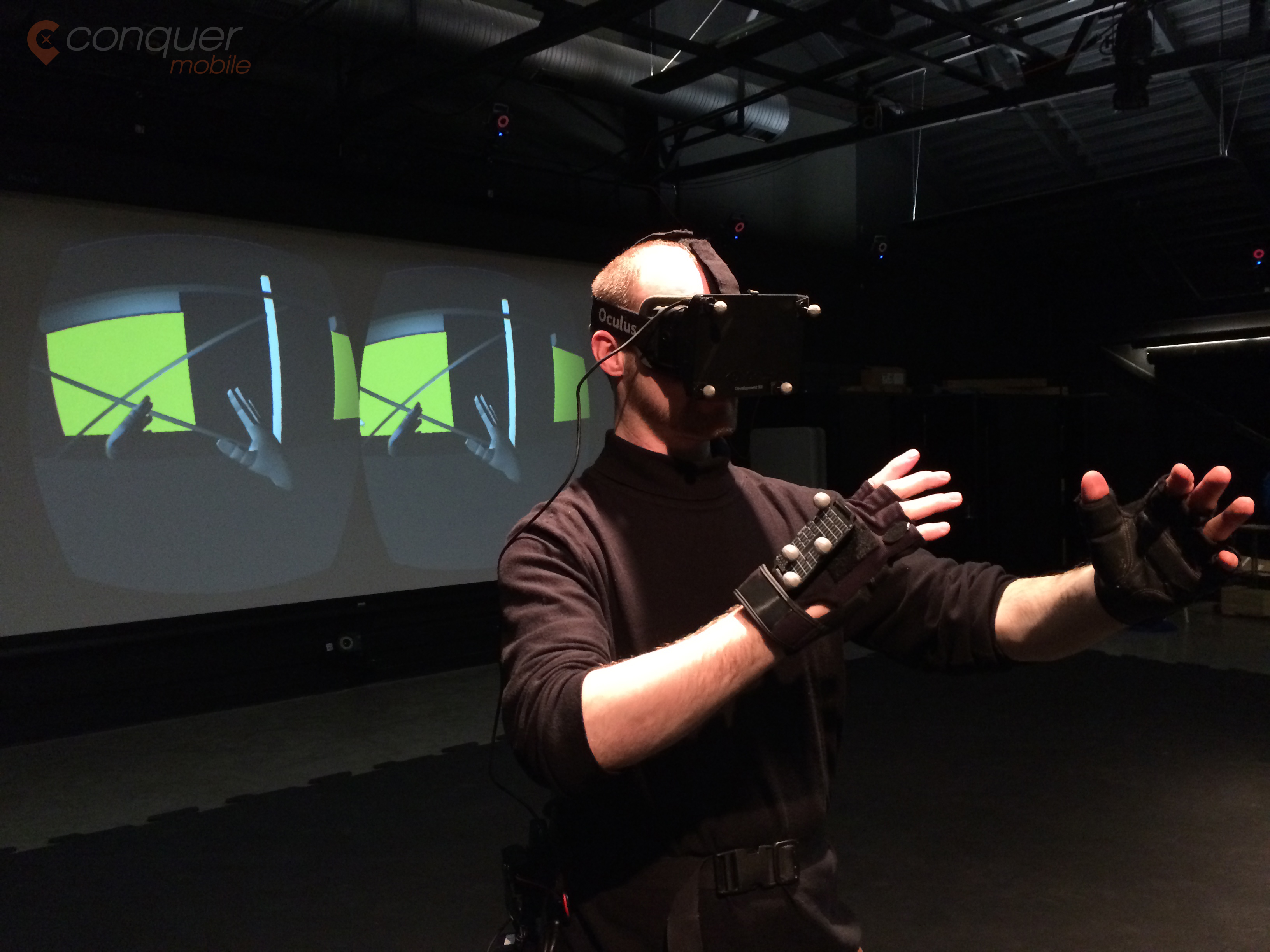 Aaron Hilton Demonstrates VR Headset
