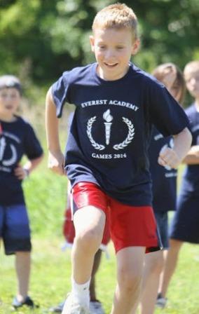 An Everest middle school student shows great effort and competitive running form!