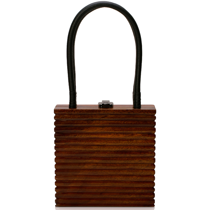Antonia, classic design in a natural finish