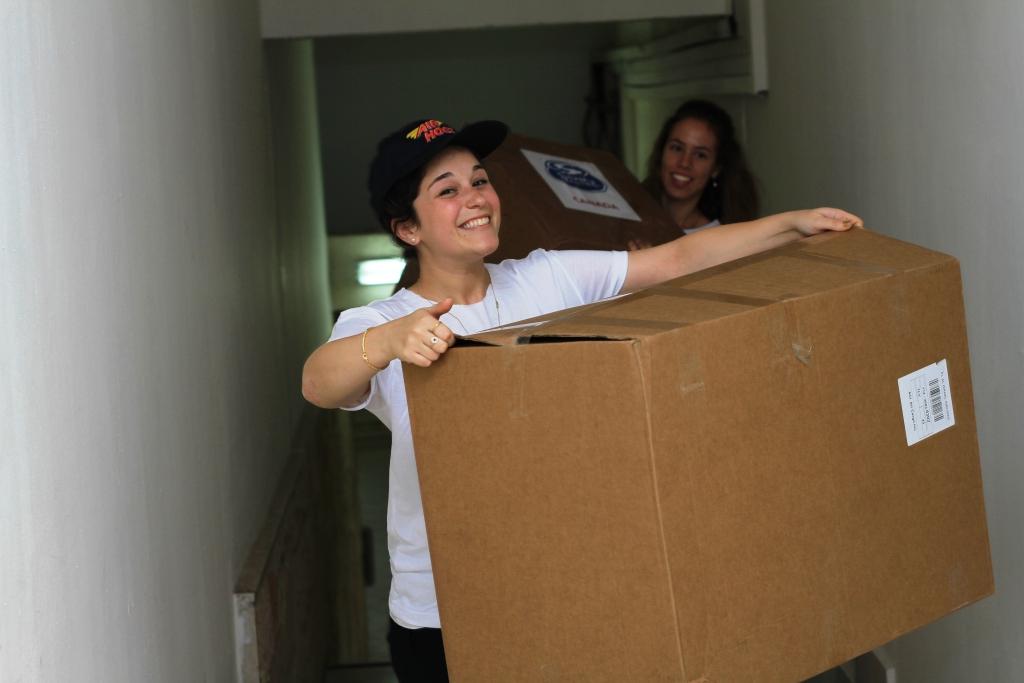 Volunteers deliver Spin Master toys to children taking shelter from bombing in Israel.