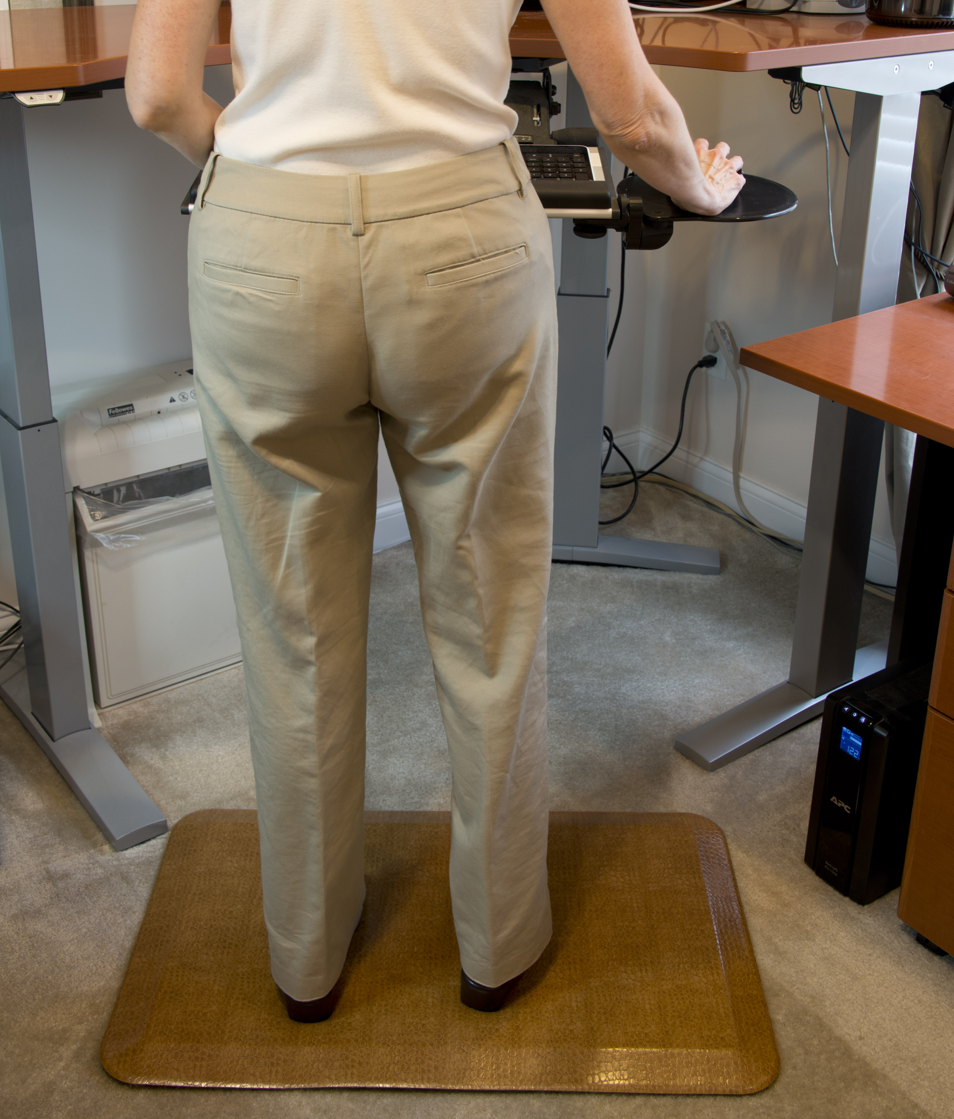 Standing Desk Anti-fatigue Mats feature a 3/4-inch thick, high-density foam core to comfort workers who use standing or sit-to-stand desks
