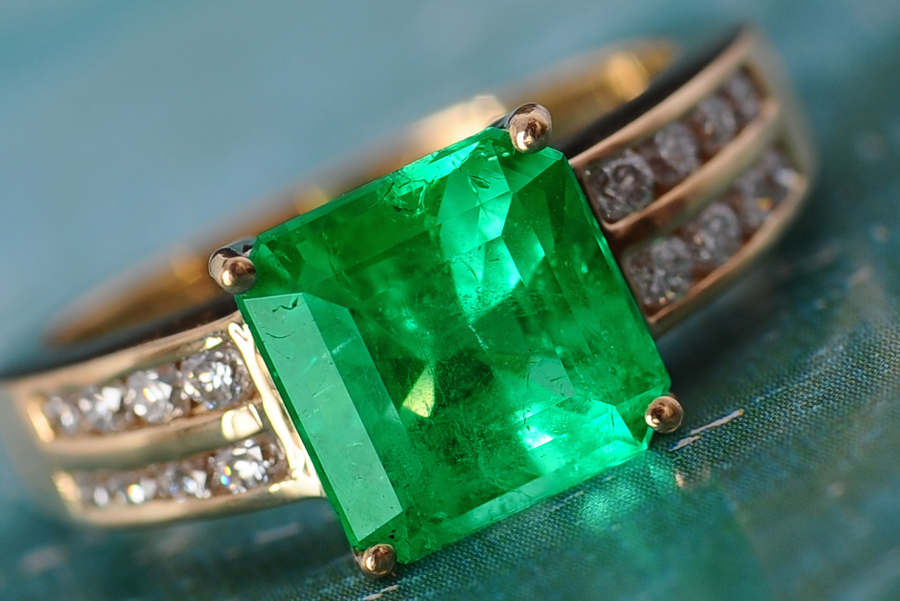 Boyoca Colombian Emerald Ring