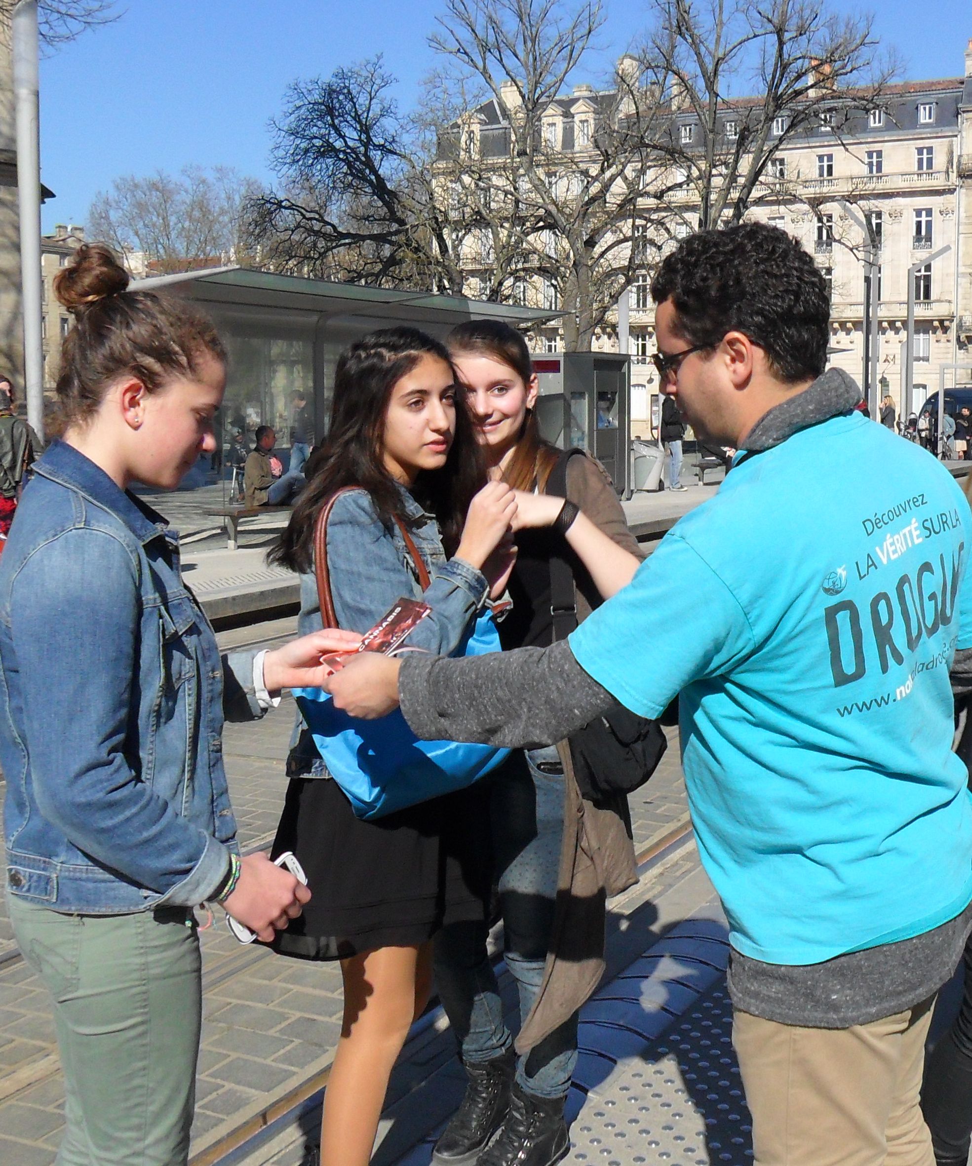 Bordeaux Scientologist reaches out to youth in his city with factual information on the most commonly used drugs.