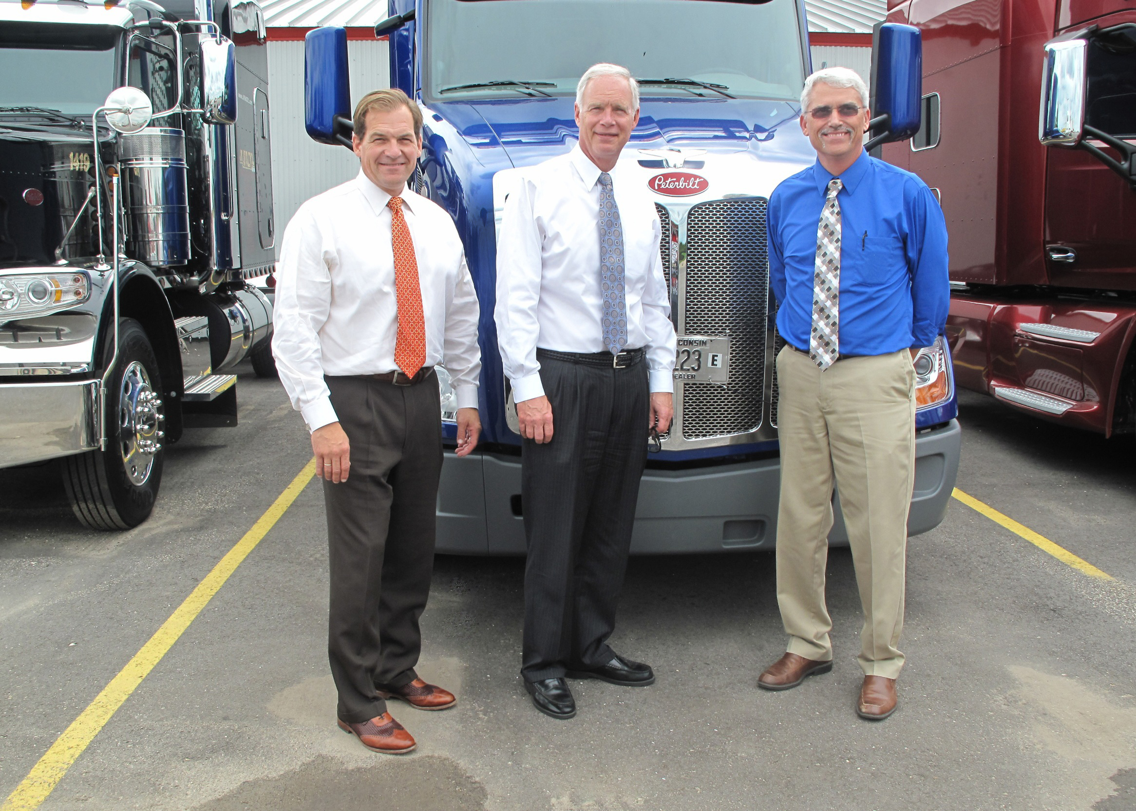Eric Jorgensen, Senator Ron Johnson and Herman Goth in front of new Model 579 Peterbilt