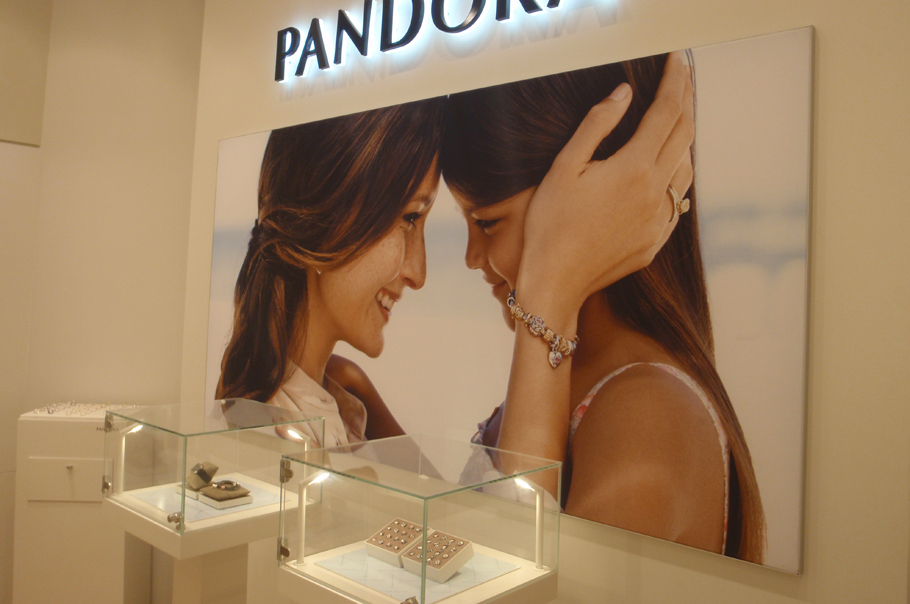 Example of a single sided sign for use in retail.