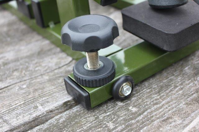 Precision ball bearing rollers provide smooth target tracking