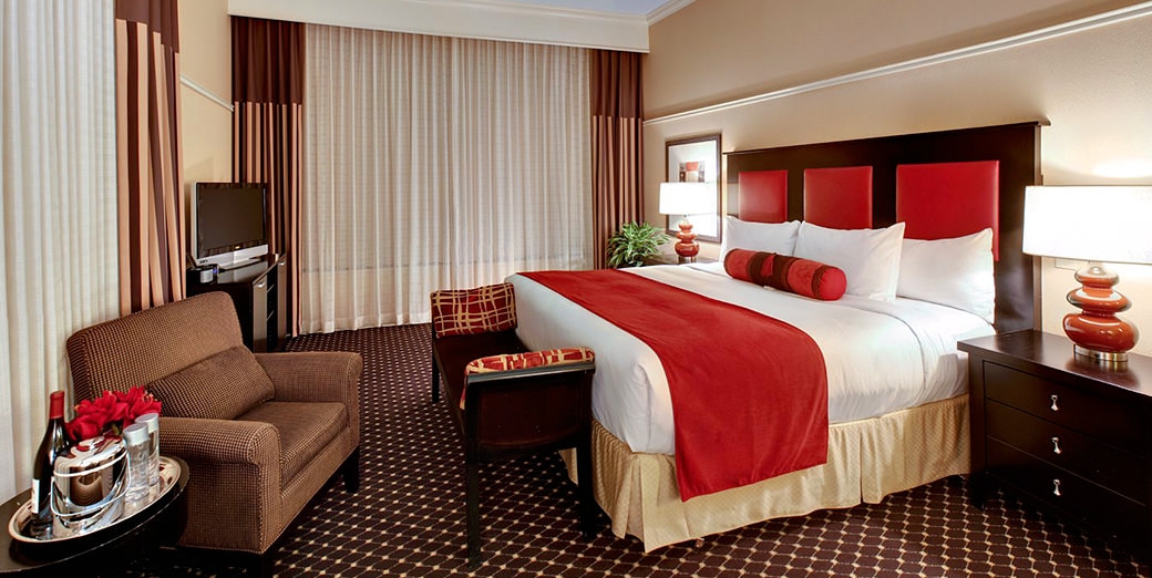 Hotel Blake is a Chicago Hotel that offers beautiful, well-appointed Guest Rooms and an ideal Downtown Chicago location.