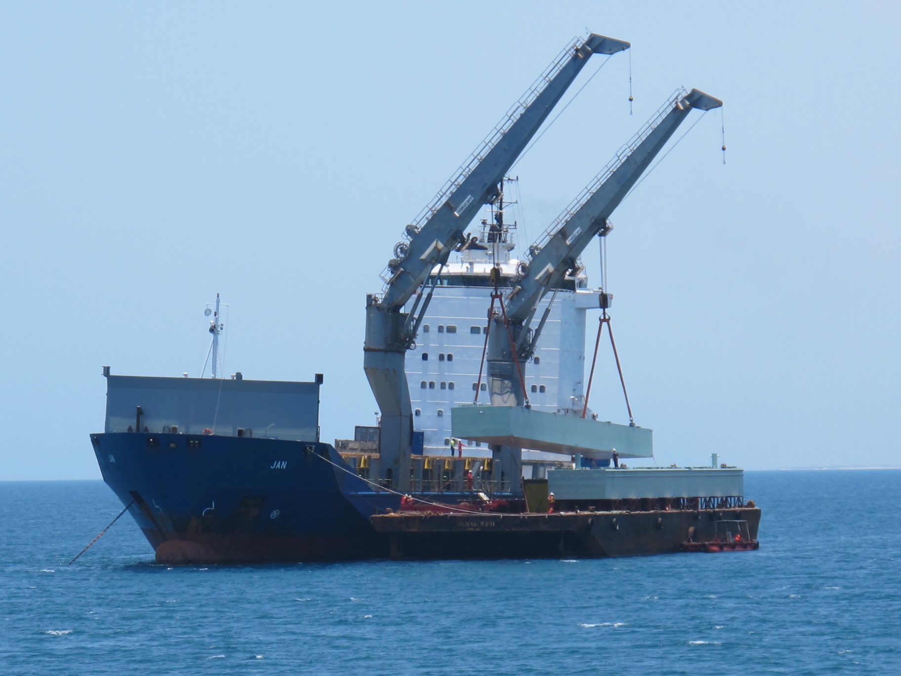 Offshore Transshipment Of Pontoon Sections During MOMA