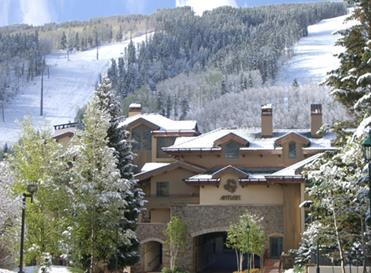 Just steps from the Lionshead Gondola and Vail restaurants and shopping, Antlers at Vail hotel makes a perfect home base for winter family getaways.