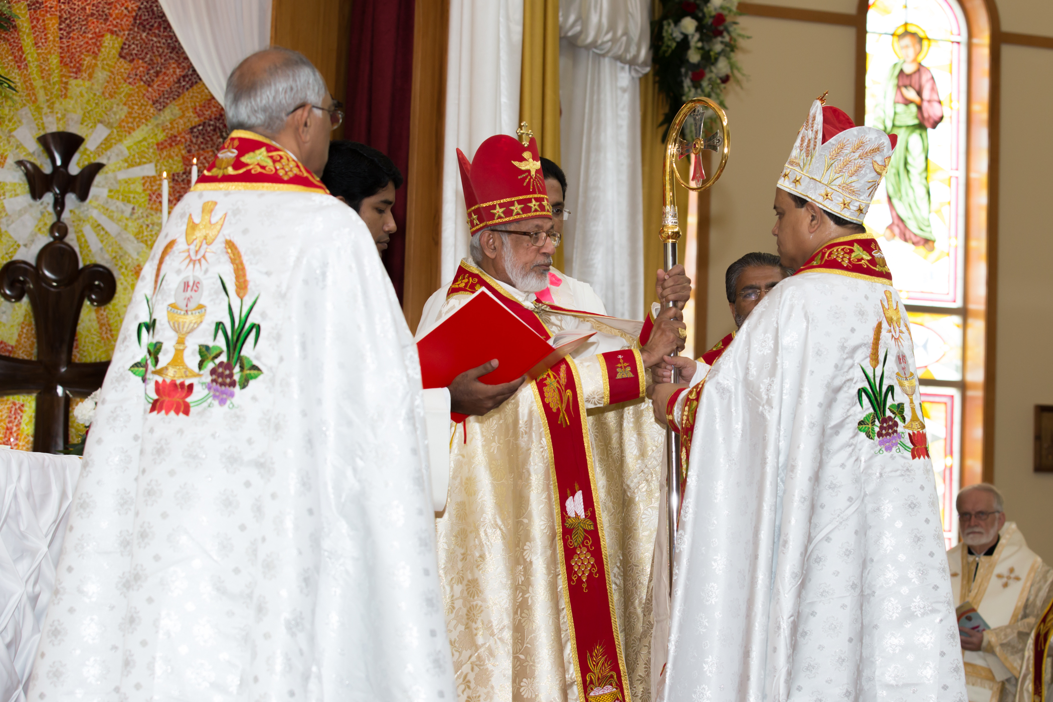 Cardinal Alencherry consecrates the new bishop