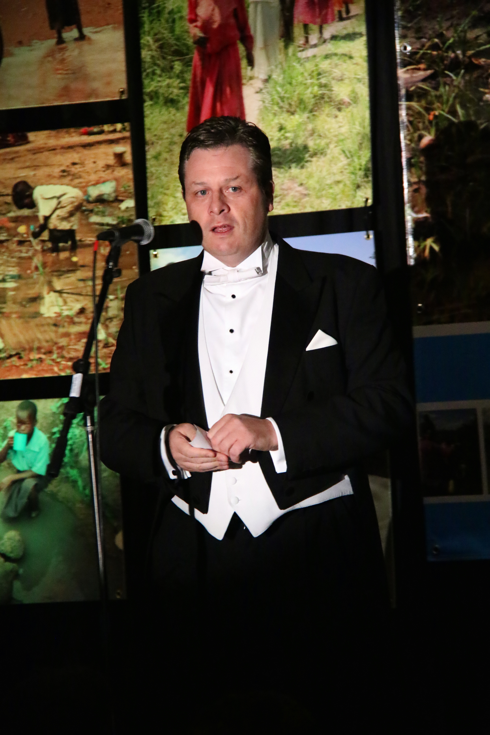 World-renowned tenor Anthony Kearns, a member of the singing sensation, The Irish Tenors  performs for the Wells of Life Gala - Photo by Bob Delgadillo