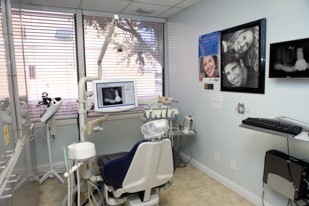 The West Los Angeles Dentist office located at 11850 Wilshire Blvd., Suite 101 West Los Angeles CA 90025