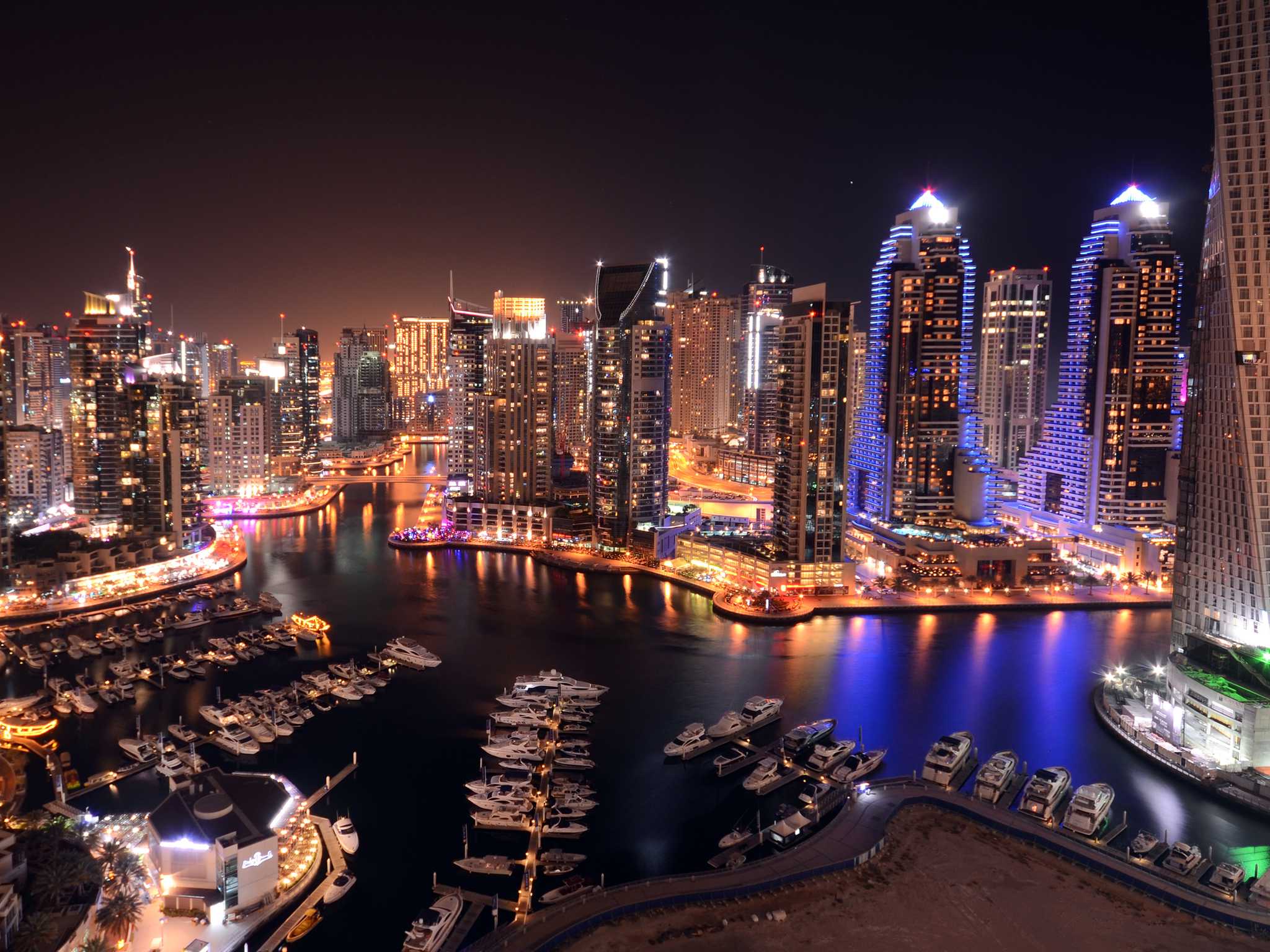 Night view at Dubai Marina