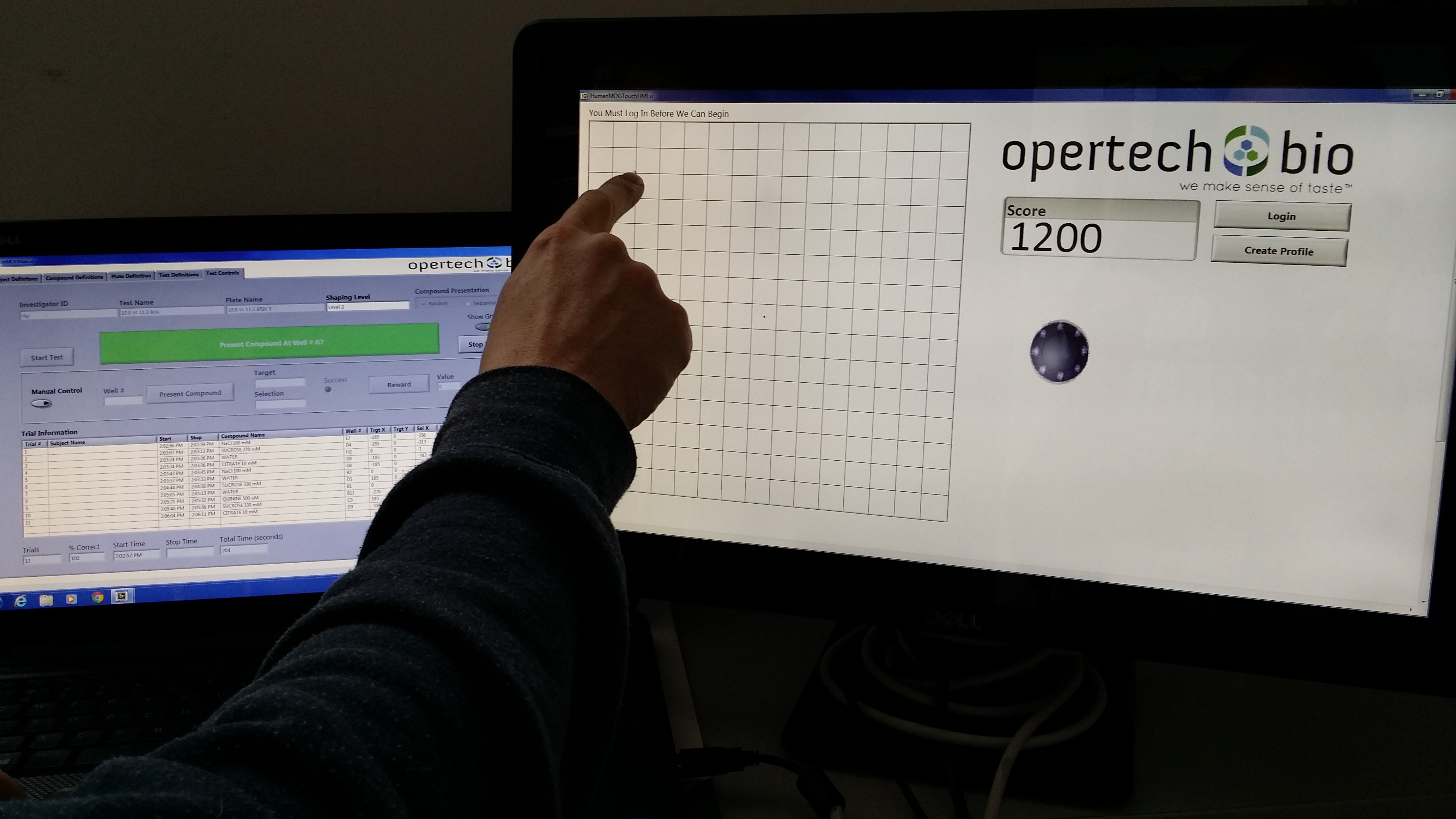 Subject responds on the hMOG touch-sensitive monitor for a blue chip reward